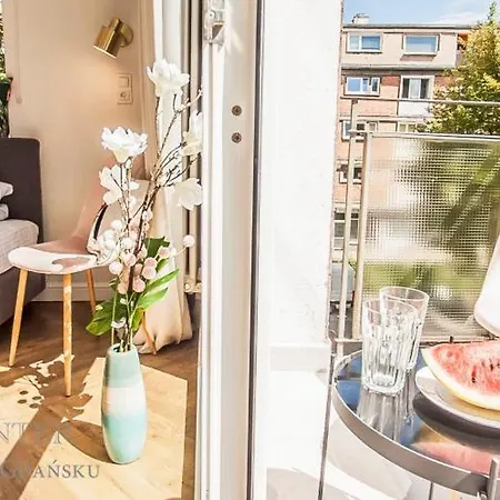 Summerwinter - Luxury Pure Old Town Trees View Apartment, 2 Bedrooms דירה גדנסק